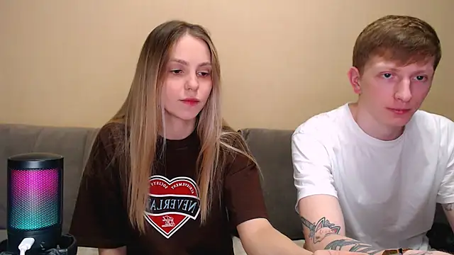 juliaanddima online show from February 27, 2026, 9:47 pm