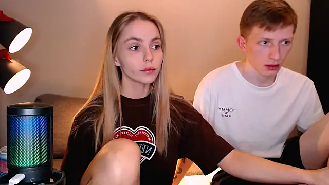 Snapshot of juliaanddima chatting on November 23, 2025, 9:36 pm juliaanddima online show from November 23, 2025, 9:36 pm