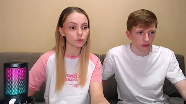 juliaanddima online show from February 22, 2026, 12:24 am