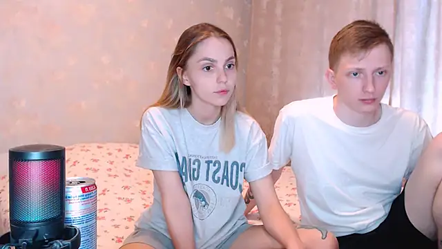 juliaanddima online show from June 29, 2026, 8:10 am