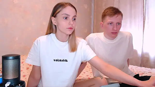 juliaanddima online show from April 22, 2026, 8:21 am