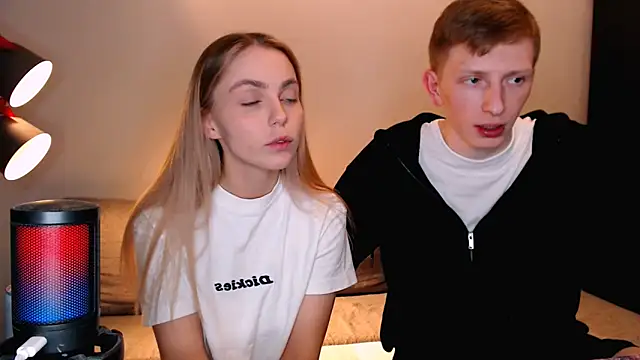 Snapshot of juliaanddima chatting on November 21, 2025, 9:25 pm juliaanddima online show from November 21, 2025, 9:25 pm