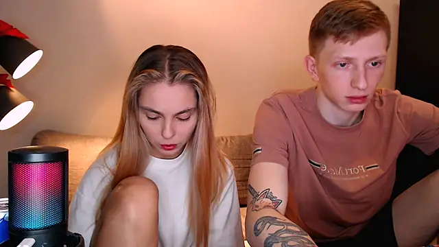 Snapshot of juliaanddima chatting on November 9, 2025, 10:25 pm juliaanddima online show from November 9, 2025, 10:25 pm