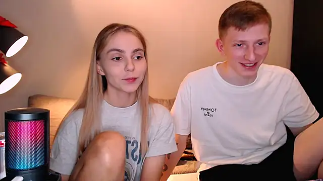 Snapshot of juliaanddima chatting on November 8, 2025, 9:40 pm juliaanddima online show from November 8, 2025, 9:40 pm