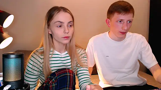 Snapshot of juliaanddima chatting on November 22, 2025, 9:46 pm juliaanddima online show from November 22, 2025, 9:46 pm