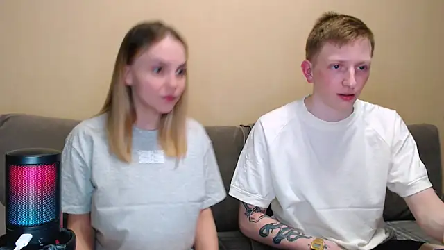 juliaanddima online show from May 2, 2026, 10:04 pm