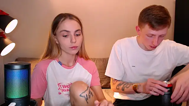 Snapshot of juliaanddima chatting on November 16, 2025, 10:02 pm juliaanddima online show from November 16, 2025, 10:02 pm