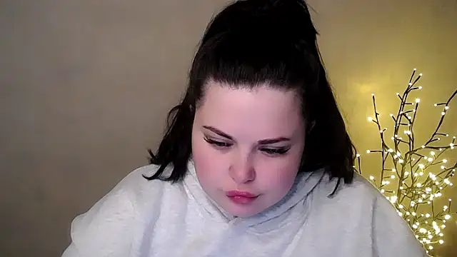 Snapshot of Emily_Mo chatting on November 27, 2025, 6:36 am Emily Mo online show from November 27, 2025, 6:36 am