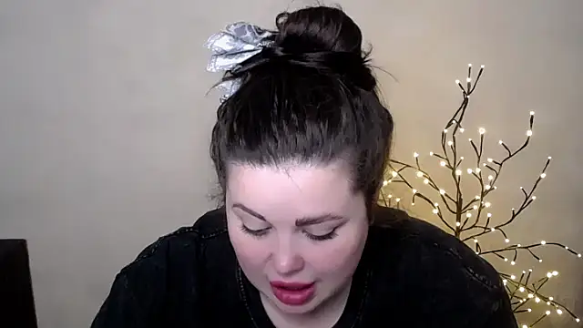 Snapshot of Emily_Mo chatting on May 19, 2026, 5:14 am Emily Mo online show from May 19, 2026, 5:14 am
