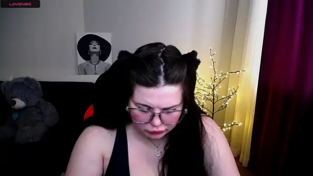 Emily Mo online show from February 22, 2025, 9:45 am