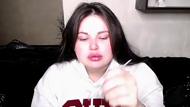 Snapshot of Emily_Mo chatting on October 24, 2025, 8:13 am Emily Mo online show from October 24, 2025, 8:13 am