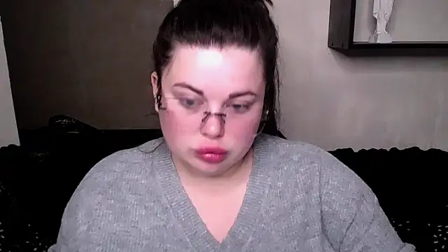 Snapshot of Emily_Mo chatting on October 8, 2025, 5:42 am Emily Mo online show from October 8, 2025, 5:42 am