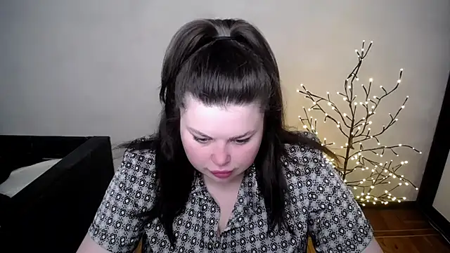 Snapshot of Emily_Mo chatting on May 13, 2026, 5:47 am Emily Mo online show from May 13, 2026, 5:47 am