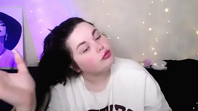 Emily Mo online show from February 24, 2026, 6:36 am