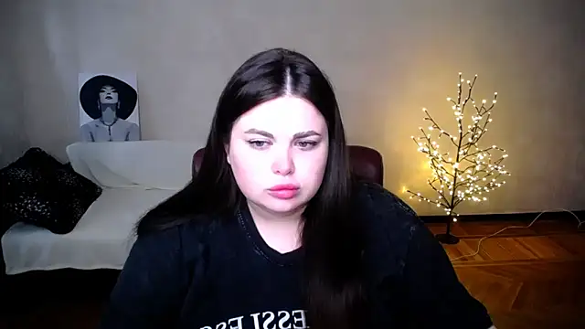 Snapshot of Emily_Mo chatting on June 19, 2026, 5:46 am Emily Mo online show from June 19, 2026, 5:46 am
