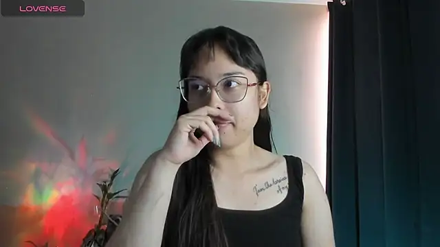 Snapshot of shantalc3rezo chatting on October 13, 2025, 8:54 pm shantalc3rezo online show from October 13, 2025, 8:54 pm