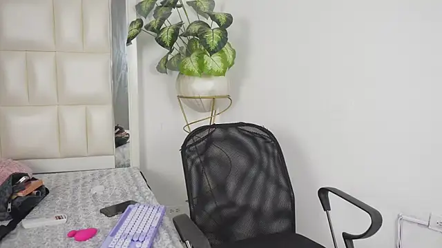 Snapshot of Anais_aradia chatting on September 26, 2025, 4:52 am Anais aradia online show from September 26, 2025, 4:52 am