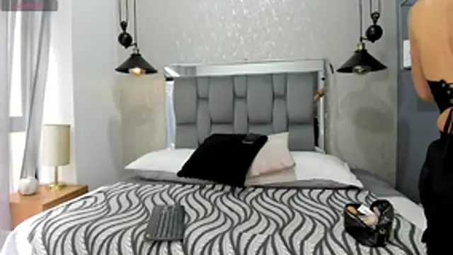 Snapshot of mia_thompsonn_ chatting on June 19, 2026, 2:12 pm mia thompsonn online show from June 19, 2026, 2:12 pm