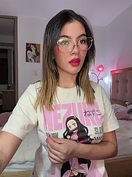 Snapshot of Your_Honeey chatting on March 27, 2026, 1:25 am Your Honeey online show from March 27, 2026, 1:25 am