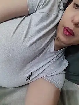 Snapshot of DianiQueenn chatting on March 25, 2026, 4:01 am DianiQueenn online show from March 25, 2026, 4:01 am