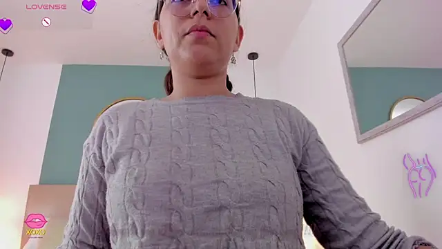 Snapshot of lucy_blue28 chatting on May 4, 2026, 1:03 pm lucy blue28 online show from May 4, 2026, 1:03 pm