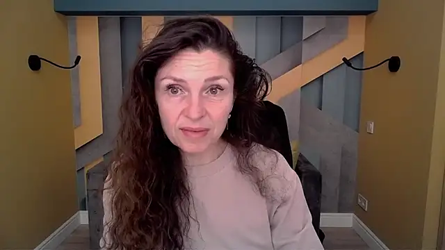 Snapshot of EllaLong chatting on March 6, 2026, 12:22 pm EllaLong online show from March 6, 2026, 12:22 pm