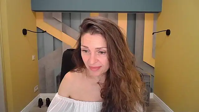 Snapshot of EllaLong chatting on January 14, 2025, 3:47 pm EllaLong online show from January 14, 2025, 3:47 pm
