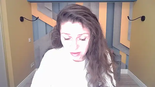 Snapshot of EllaLong chatting on February 7, 2026, 12:35 pm EllaLong online show from February 7, 2026, 12:35 pm