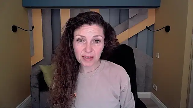 Snapshot of EllaLong chatting on March 13, 2026, 12:32 pm EllaLong online show from March 13, 2026, 12:32 pm