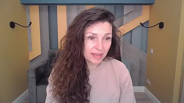 Snapshot of EllaLong chatting on March 8, 2026, 12:41 pm EllaLong online show from March 8, 2026, 12:41 pm