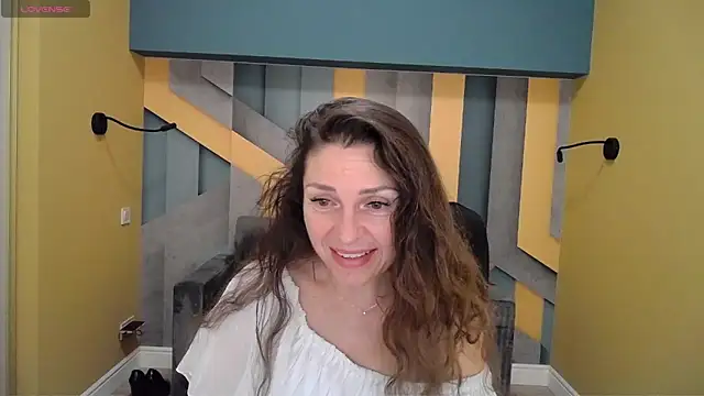 Snapshot of EllaLong chatting on January 2, 2025, 12:35 pm EllaLong online show from January 2, 2025, 12:35 pm