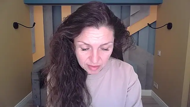 Snapshot of EllaLong chatting on March 7, 2026, 12:21 pm EllaLong online show from March 7, 2026, 12:21 pm