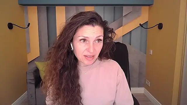 Snapshot of EllaLong chatting on March 11, 2026, 12:32 pm EllaLong online show from March 11, 2026, 12:32 pm