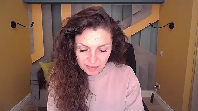 Snapshot of EllaLong chatting on March 14, 2026, 12:33 pm EllaLong online show from March 14, 2026, 12:33 pm