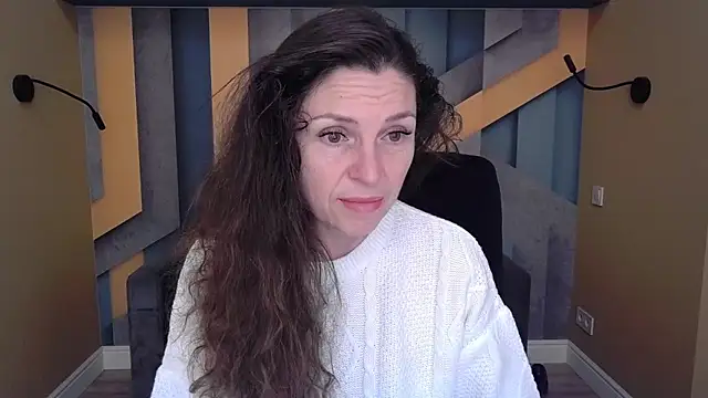 Snapshot of EllaLong chatting on October 19, 2025, 11:35 am EllaLong online show from October 19, 2025, 11:35 am