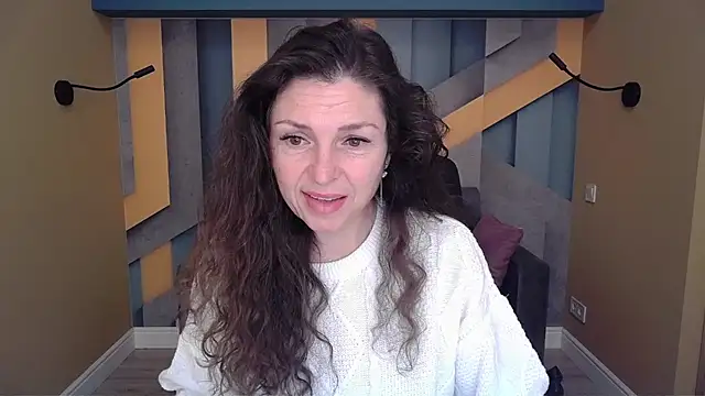 Snapshot of EllaLong chatting on November 19, 2025, 12:27 pm EllaLong online show from November 19, 2025, 12:27 pm