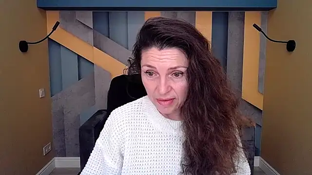 Snapshot of EllaLong chatting on November 12, 2025, 12:31 pm EllaLong online show from November 12, 2025, 12:31 pm