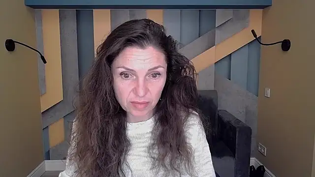 Snapshot of EllaLong chatting on October 10, 2025, 11:33 am EllaLong online show from October 10, 2025, 11:33 am