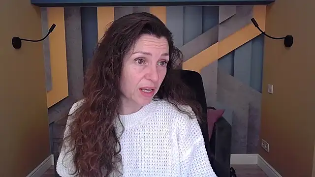 Snapshot of EllaLong chatting on November 10, 2025, 12:54 pm EllaLong online show from November 10, 2025, 12:54 pm