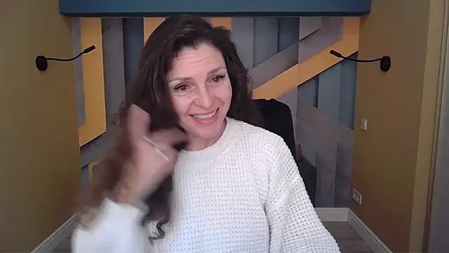 Snapshot of EllaLong chatting on December 18, 2025, 7:18 pm EllaLong online show from December 18, 2025, 7:18 pm