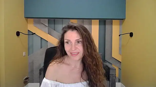 Snapshot of EllaLong chatting on January 7, 2025, 12:31 pm EllaLong online show from January 7, 2025, 12:31 pm