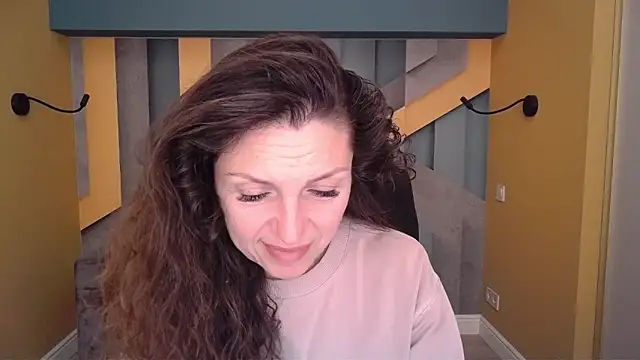 Snapshot of EllaLong chatting on March 20, 2026, 12:28 pm EllaLong online show from March 20, 2026, 12:28 pm