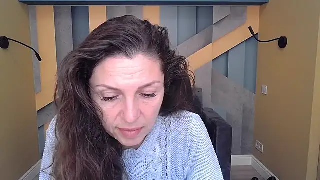 Snapshot of EllaLong chatting on October 22, 2025, 11:31 am EllaLong online show from October 22, 2025, 11:31 am