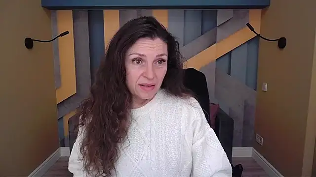 Snapshot of EllaLong chatting on November 25, 2025, 12:38 pm EllaLong online show from November 25, 2025, 12:38 pm