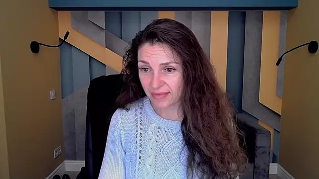 Snapshot of EllaLong chatting on October 24, 2025, 11:42 am EllaLong online show from October 24, 2025, 11:42 am