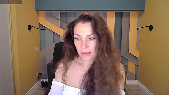 Snapshot of EllaLong chatting on January 24, 2025, 12:41 pm EllaLong online show from January 24, 2025, 12:41 pm