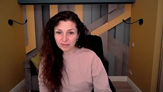 Snapshot of EllaLong chatting on March 10, 2026, 12:31 pm EllaLong online show from March 10, 2026, 12:31 pm