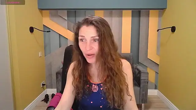 Snapshot of EllaLong chatting on January 21, 2025, 3:32 pm EllaLong online show from January 21, 2025, 3:32 pm
