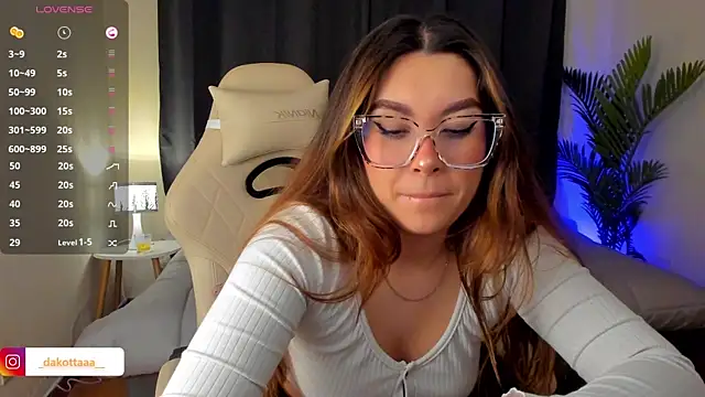 Snapshot of dakottaa_ chatting on November 11, 2025, 11:42 pm dakottaa online show from November 11, 2025, 11:42 pm