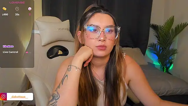 dakottaa  online show from March 8, 2026, 2:04 am